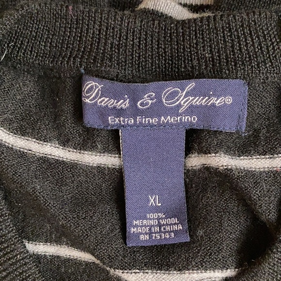 V-neck long sleeve sweater - Picture 2 of 4